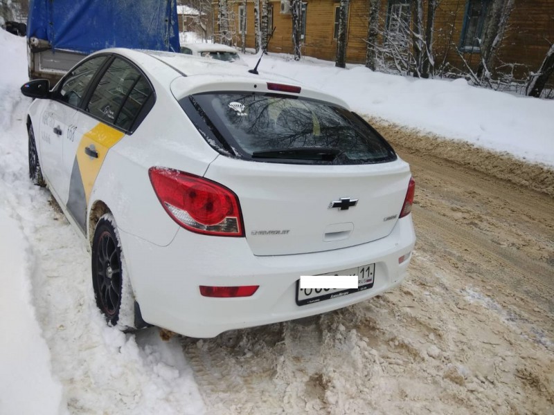 Приставы Сыктывкара разыскали и арестовали автомобиль должника по алиментам

 