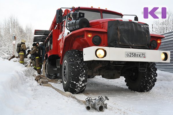 В Ижме сгорел гараж