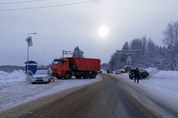 В Коми КамАЗ протаранил иномарку и патрульную машину ГИБДД