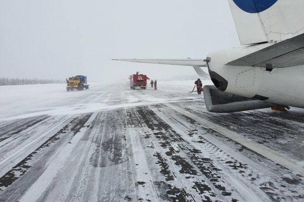 МЧС занимается ликвидацией последствий жесткой посадки самолета в Усинске