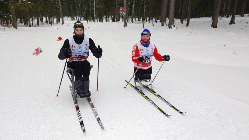 Три медали завоевали спортсмены Коми на чемпионате и первенстве России по лыжным гонкам и биатлону среди лиц с ПОДА