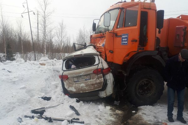 Оперативные службы выехали к месту ДТП под Усинском