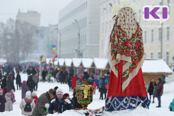 Блины с семгой и шашлыки стали популярными блюдами на масленичных гуляниях в Сыктывкаре