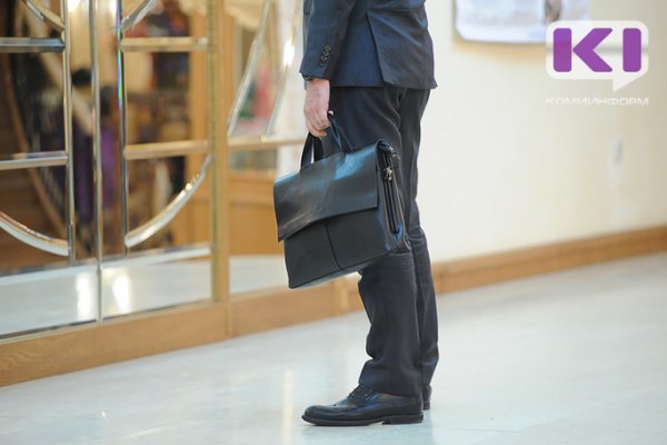 Чиновникам запретили зарубежные командировки из-за коронавируса