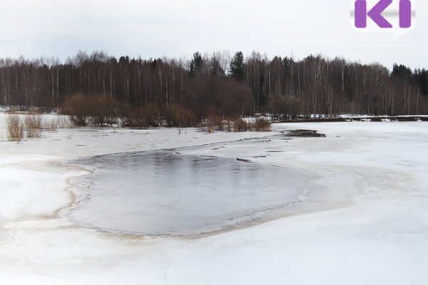 В Коми группа спасателей на снегоходах выехала на поиски пропавшего рыбака