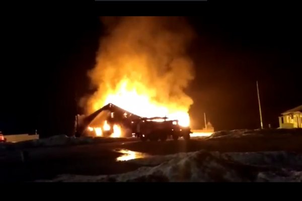 В поселке Подзь произошел крупный пожар рядом с пожчастью