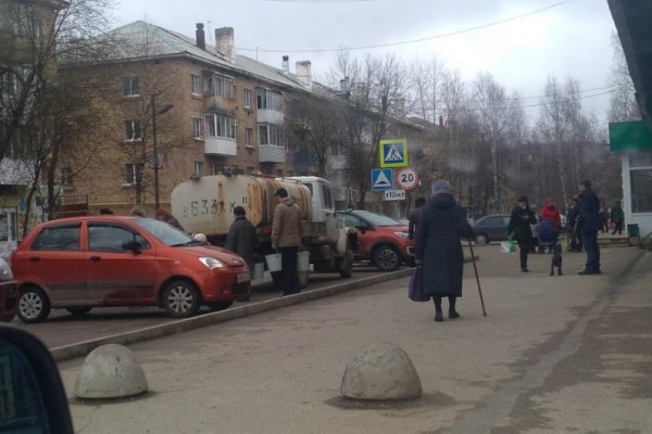 Ухтинский поселок Водный из-за паводка остался без воды 