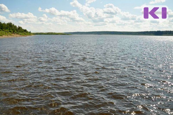 На реке Печора перевернулась лодка с четырьмя взрослыми и ребенком, двое погибли
