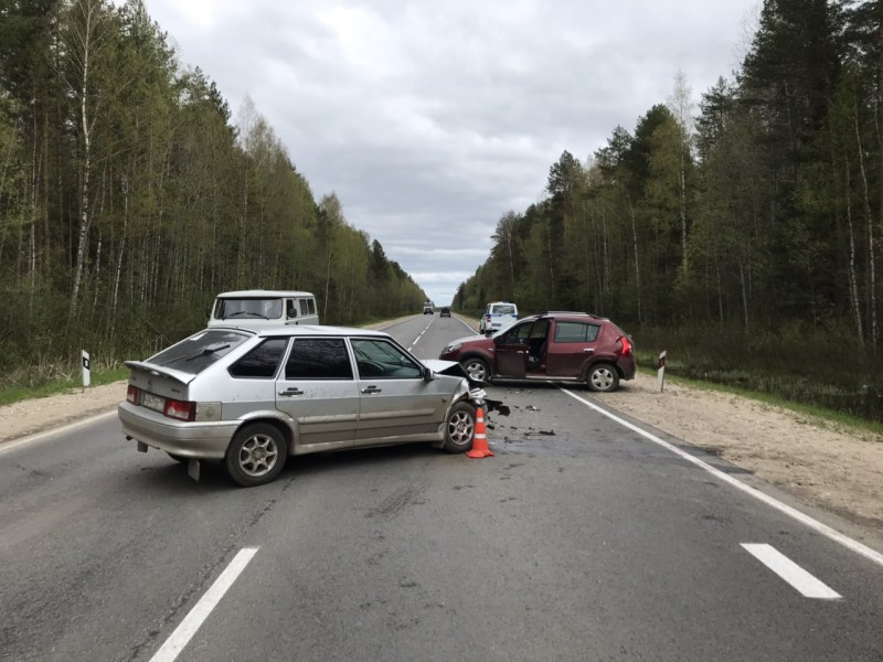 Под Сыктывкаром в аварии пострадали двое детей 