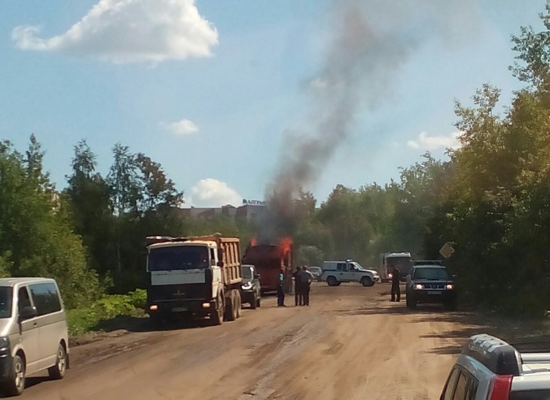 В Коми за сутки горели автомобили, лесопилка, жилые и дачные дома