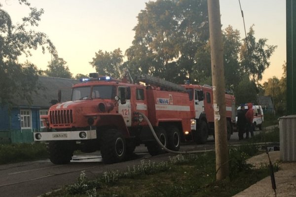 Из горящего дома в Микуне эвакуировались 30 человек, один погиб