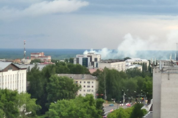 В сыктывкарском Заречье - крупный пожар