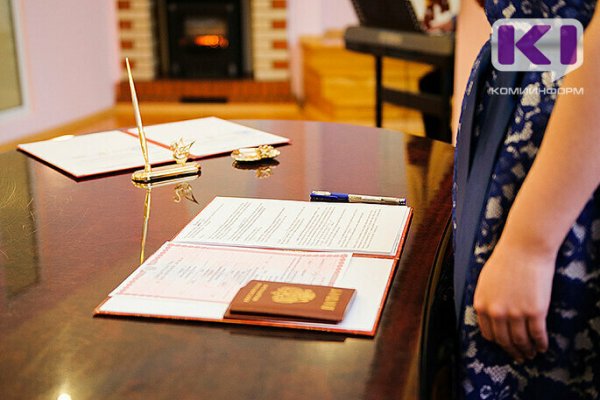 В Госдуму внесли законопроект о запрете браков для тех, кто сменил пол