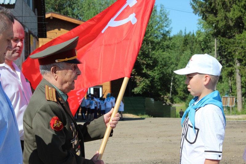 МВД по Коми и общественники зажгли "Горячее сердце" в детском лагере "Юный динамовец"

