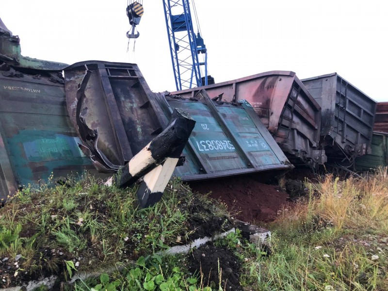 В Коми возбуждено уголовное дело по факту схода груженных грузовых полувагонов