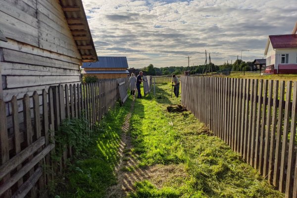 Судебные приставы в Усть-Куломском районе заставили хозяйку частного дома передвинуть забор