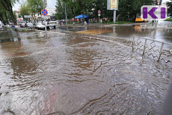 Более 100 тыс. рублей присудили сыктывкарскому водителю, наехавшему на лужу с 