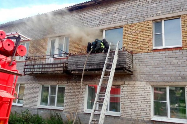 В Кослане звено газозащитной службы вывело из огня пенсионерку и подростка