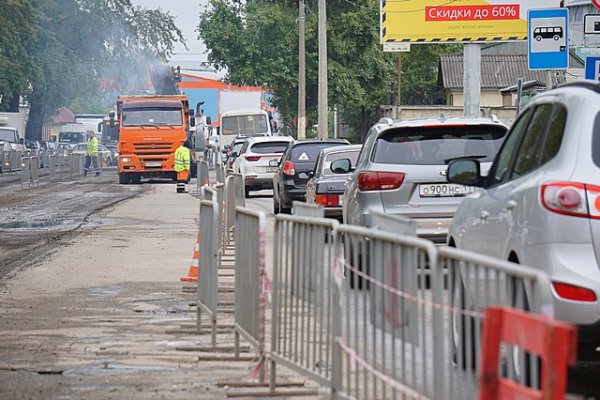 На Октябрьском проспекте в Сыктывкаре продолжается замена асфальта