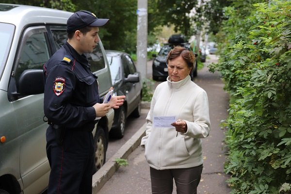 Полицейские лично предупреждают жителей Коми о кибермошенниках