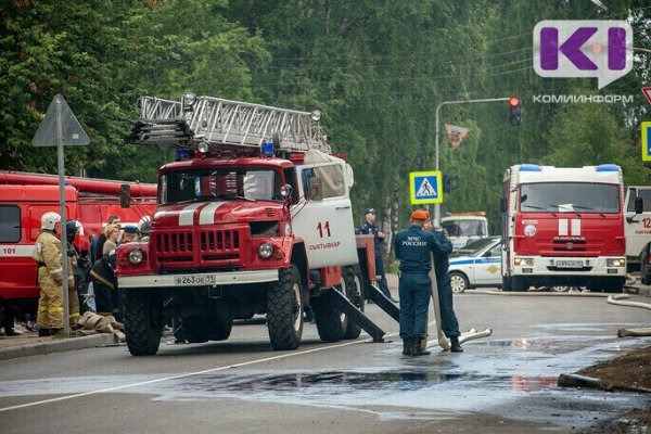 В Эжвинском районе подожгли УАЗы и ВАЗ