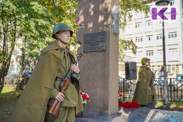 В Сыктывкаре открыли обновленную стелу Герою Советского Союза Николаю Оплеснину 