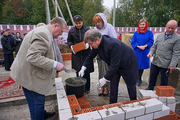 В Сыктывкаре заложили первый кирпич будущего храма