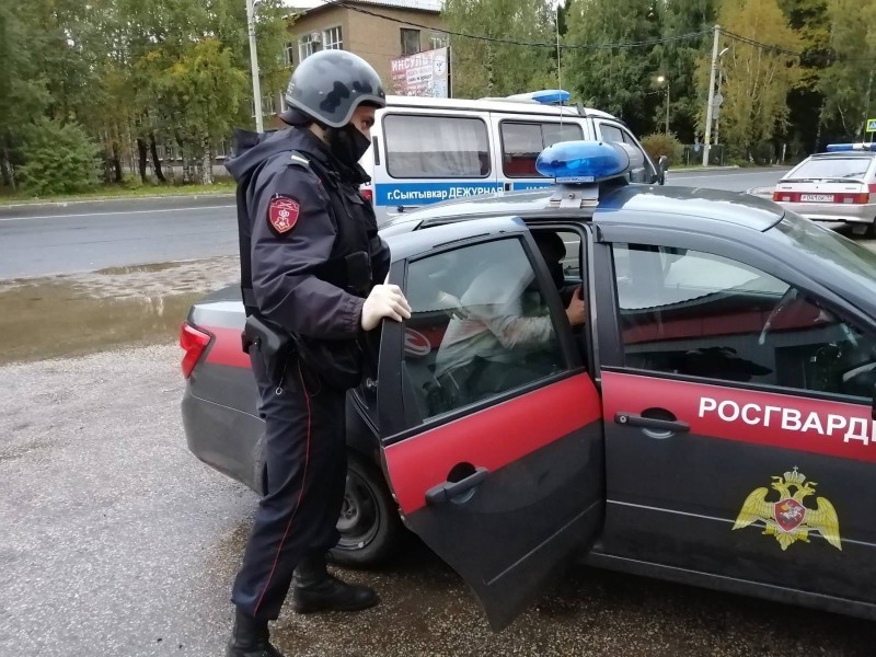 Нетрезвый сыктывкарец ночью взломал двери и проник в "Пятерочку"