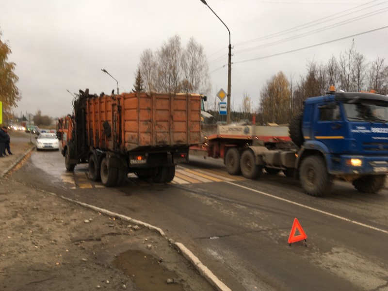 В Сыктывкаре КамАЗ сбил на переходе семилетнего ребенка