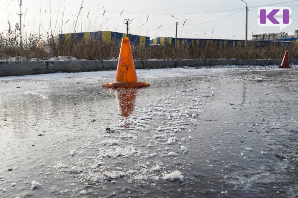 В Коми водитель, вылетевший на встречку на скользкой дороге, взыскал с дорожников более 320 тыс. рублей