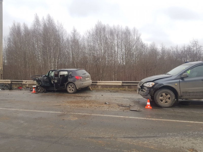 Движение на Краснозатонском мосту затруднено из-за серьезного ДТП 