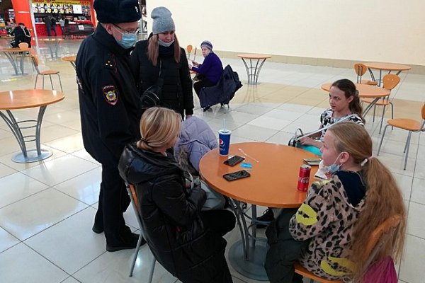 Сыктывкарские школьники массово нарушают масочный режим