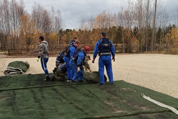 Администрация Троицко-Печорского района и Федерация футбола РК решают вопрос с покрытием минифутбольного поля