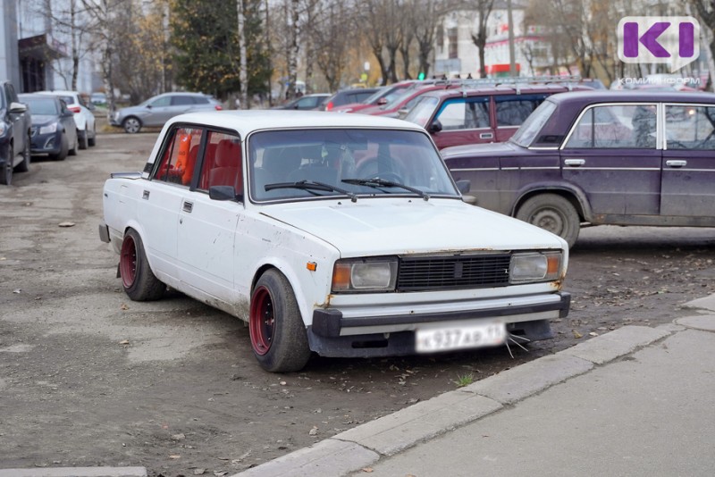 В Сыктывкаре нетрезвый угонщик захотел покататься на чужой "пятерке", но получилось только на "четверке"