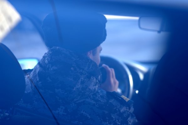 В Сыктывкаре девушки обокрали бильярдный клуб, пока прятались от Росгвардии
