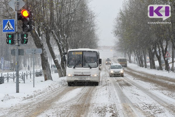 В Сыктывкаре водители автобусов двух маршрутов не соблюдают масочный режим