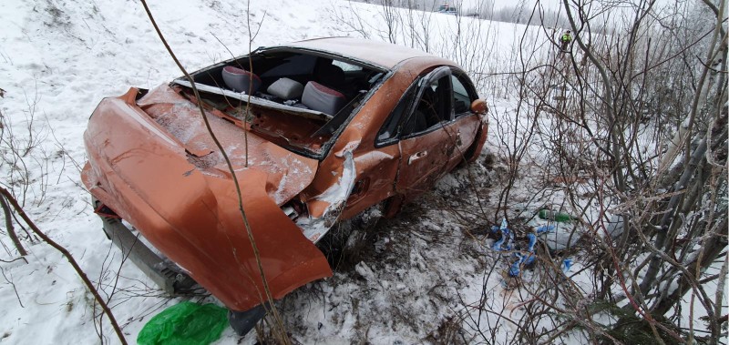 На подъезде к Усинску с трассы вылетела Chevrolet