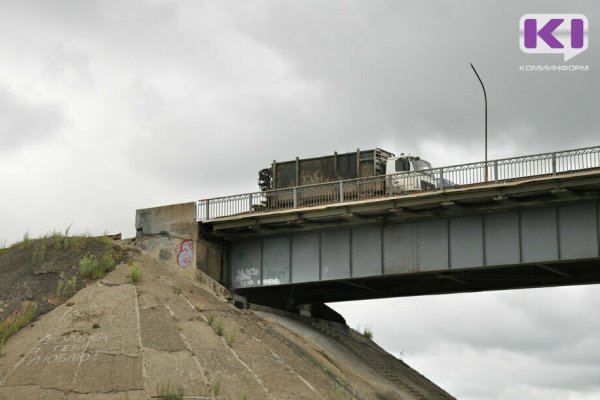 В Сыктывкаре спасли юношу, спрыгнувшего с моста

