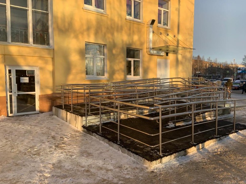В Сыктывкаре на железнодорожном вокзале завершаются работы по созданию безбарьерной среды