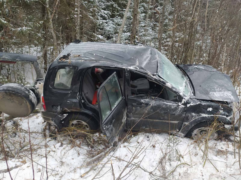 На трассе "Вятка" чудом выжил улетевший в кювет водитель Suzuki 
