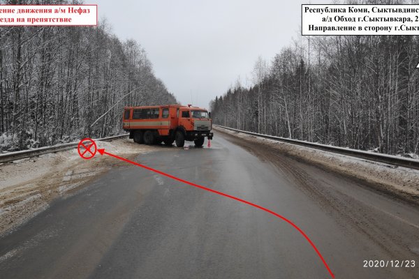 На объездной Сыктывкара вахтовый НефАЗ врезался в металлобетонное ограждение