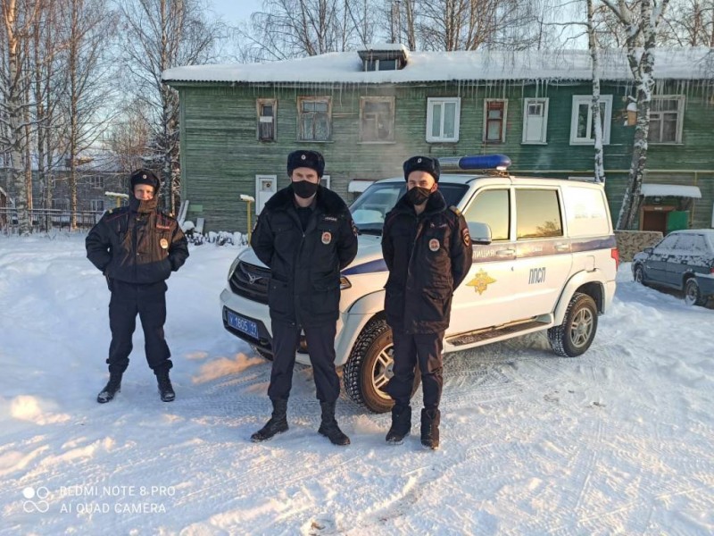 Сотрудники полиции Княжпогостского района предотвратили пожар в двухэтажном деревянном доме