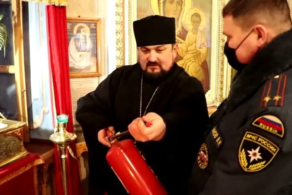 В преддверии Рождества сотрудники МЧС проверили храмы