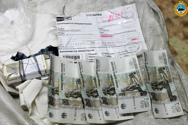 Сотрудники двух колоний в Сыктывкаре и Воркуте изъяли наличные в письмах для осужденных 