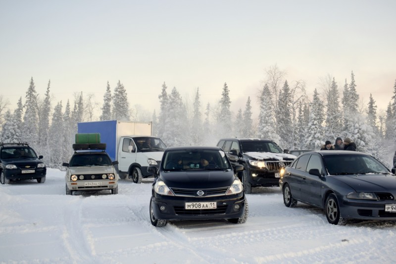 Первая автоколонна отправилась по зимнику из Инты в Печору  