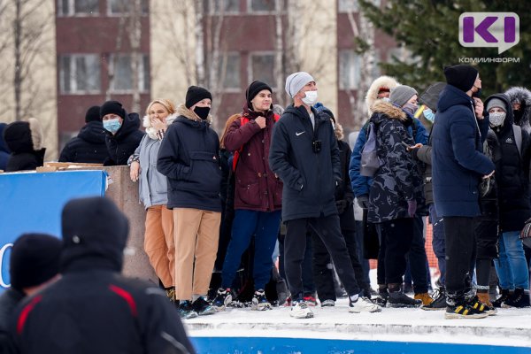 Соратник Навального заявил о прекращении незаконных акций до весны