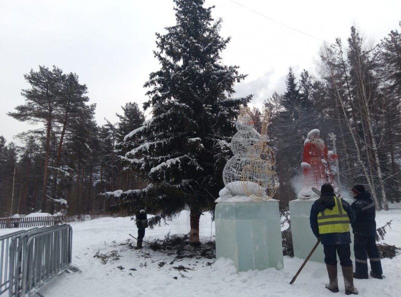 В пригородных поселках Сыктывкара демонтировали новогодние городки