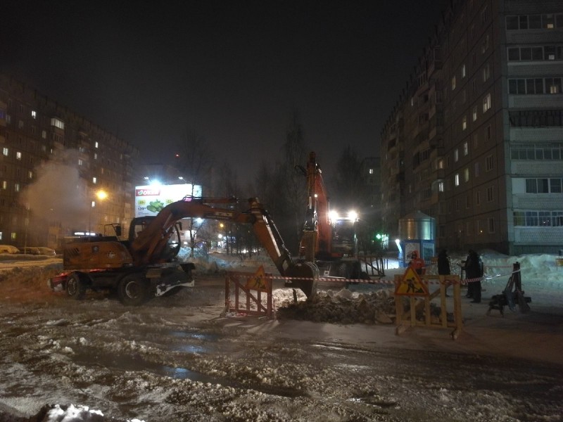 Порыв водопровода в сыктывкарском микрорайоне Орбита планируют устранить в течение ночи