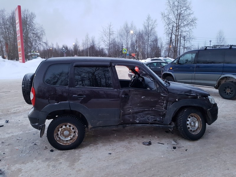 В Сыктывкаре 73-летний водитель Chevrolet Niva не уступил дорогу Mitsubishi