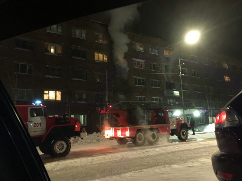 На пожаре в Печоре погибла женщина, два человека, в том числе двухмесячный ребенок, госпитализированы